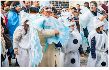 bambini mascherati da Olaf di Frozen