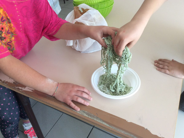 preparare tagliatelle verdi