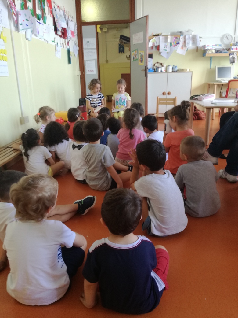 i vecchi tigrotti in visita alla scuola dell'infanzia