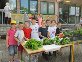 mercatino dellorto -un gruppo di bambini